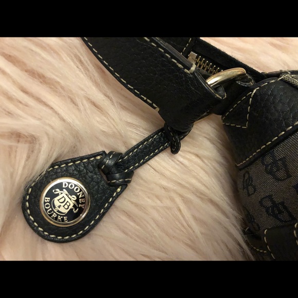 Vintage Dooney & Bourke Signature Logo Bag. - Picture 6 of 7